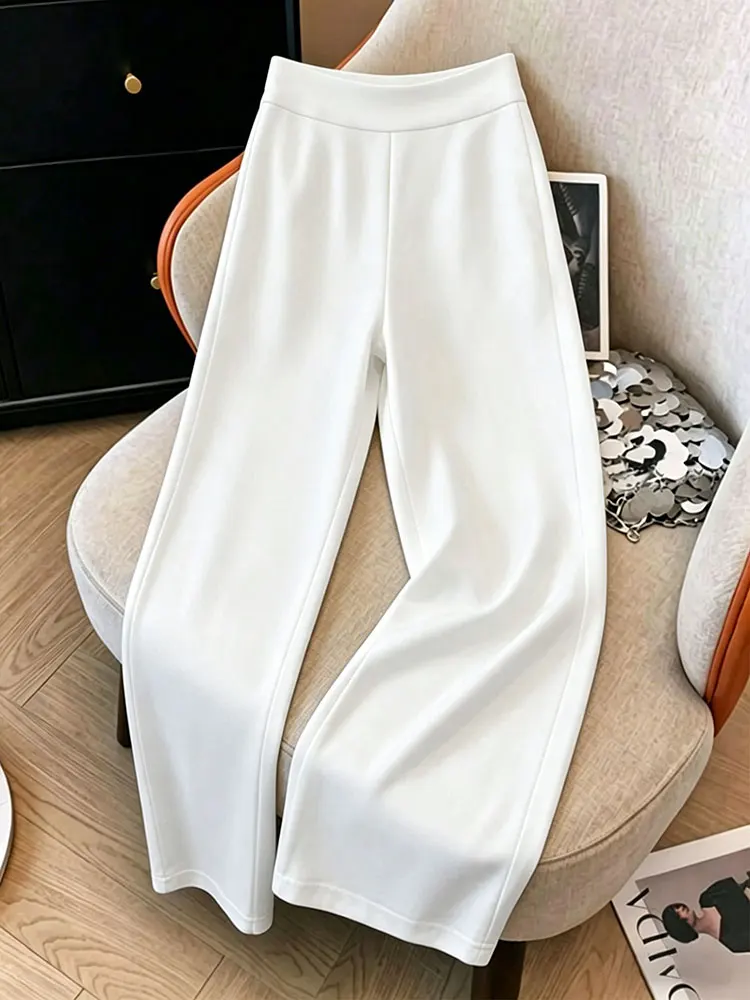 أبيض