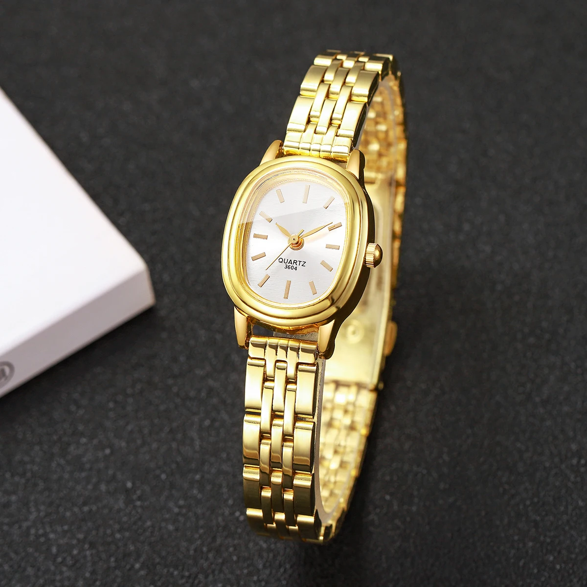 Elegant Quartz Watch — Image 3