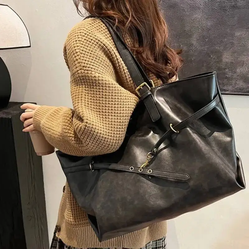 Vintage Large-Capacity Metal Tote Bag with Buckle — Image 15