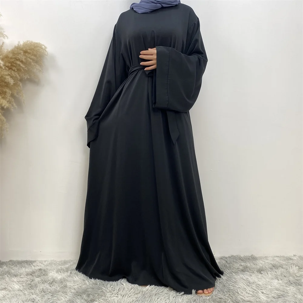 أسود