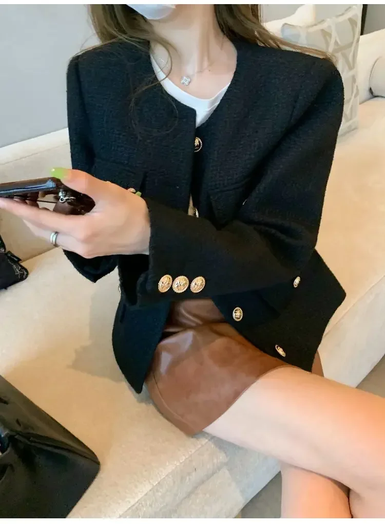 أسود