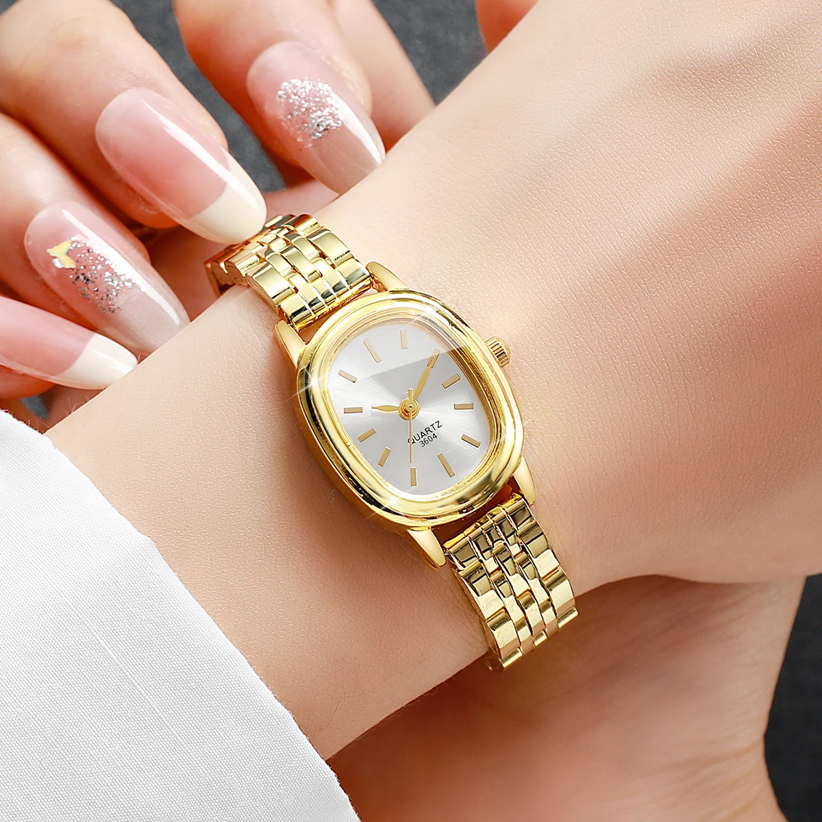 Elegant Quartz Watch — Image 2