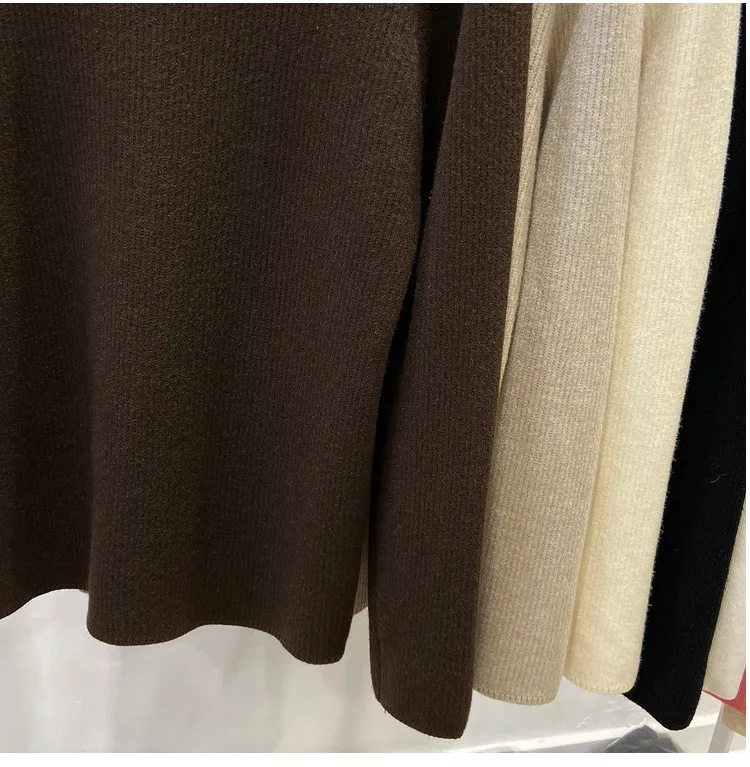 Elegant Velvet Turtleneck Winter Sweater — Image 10