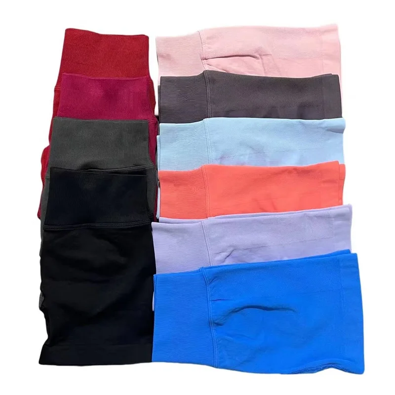 Seamless Low-Waist Short Leggings — Image 10
