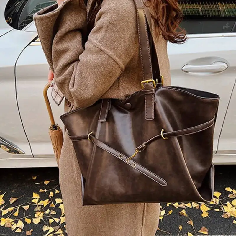 Vintage Large-Capacity Metal Tote Bag with Buckle — Image 10