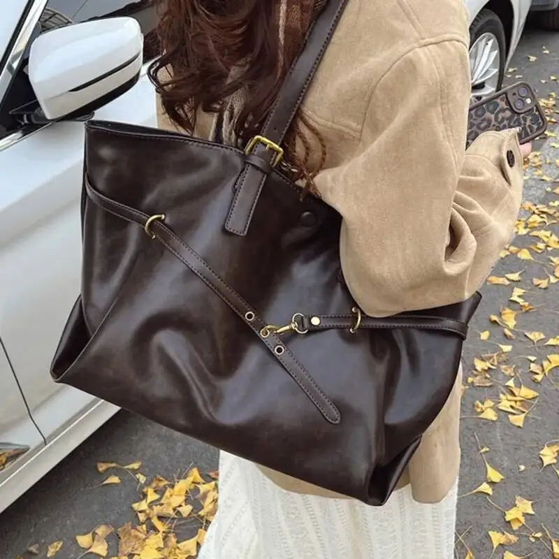 Vintage Large-Capacity Metal Tote Bag with Buckle — Image 12