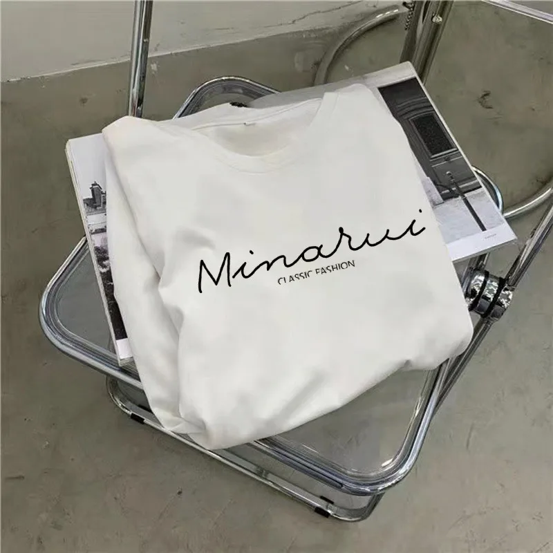 أبيض