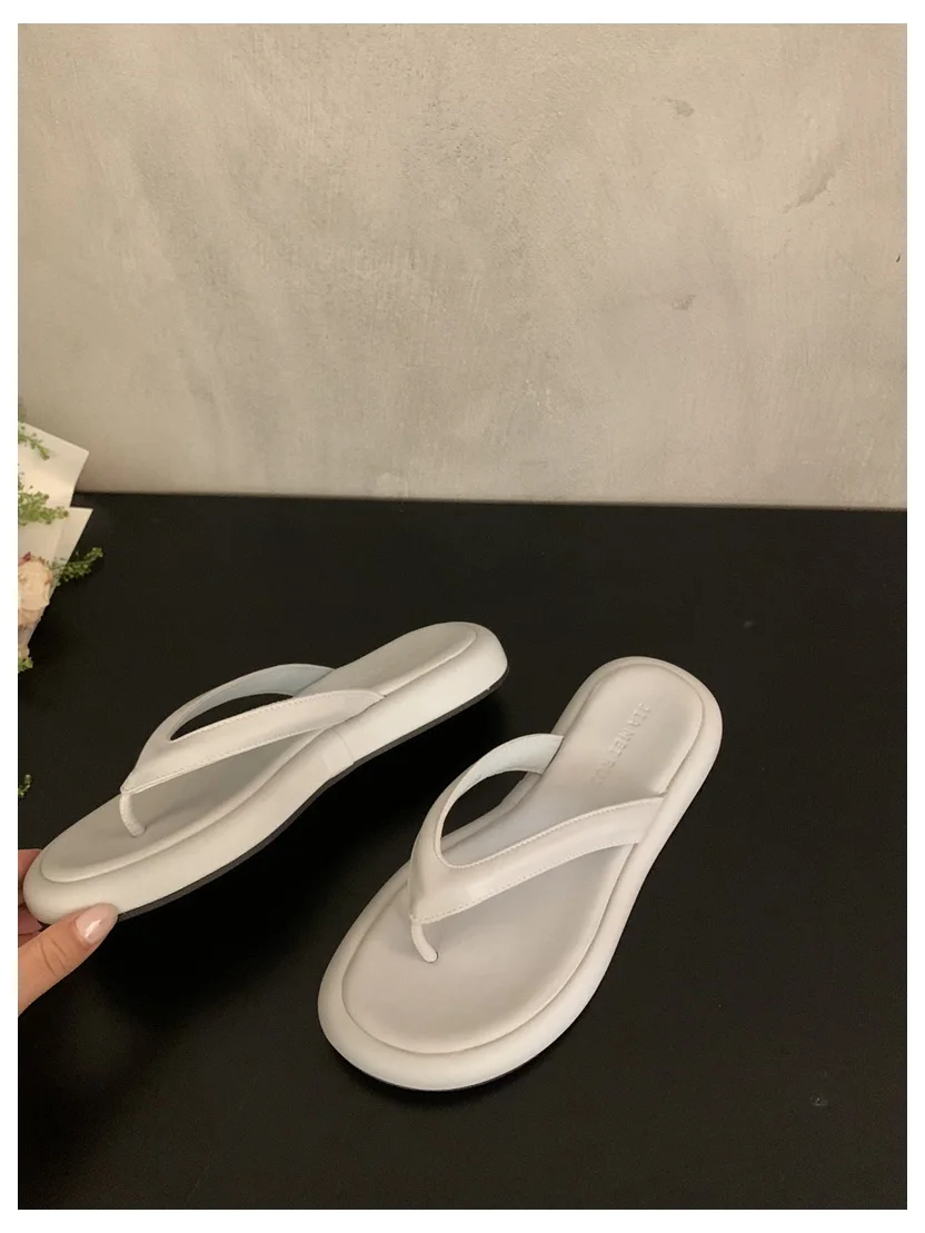 أزرق