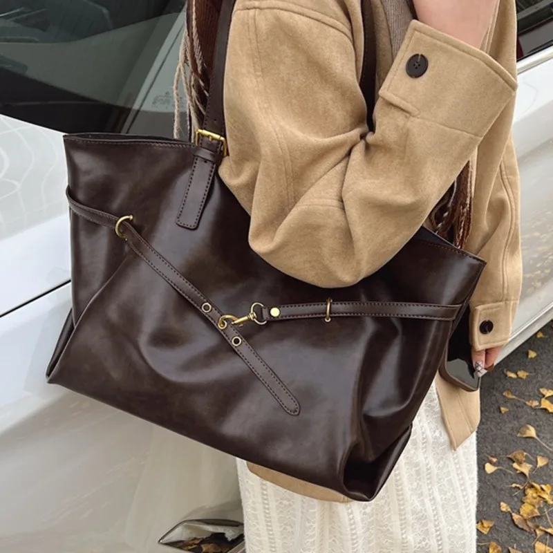 Vintage Large-Capacity Metal Tote Bag with Buckle — Image 24