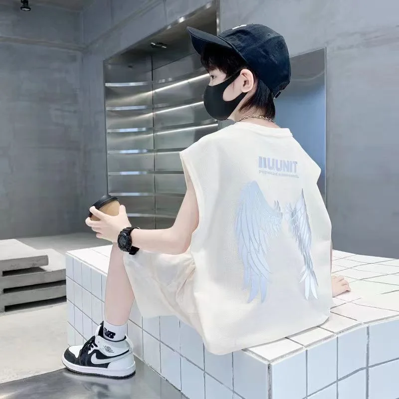 أبيض