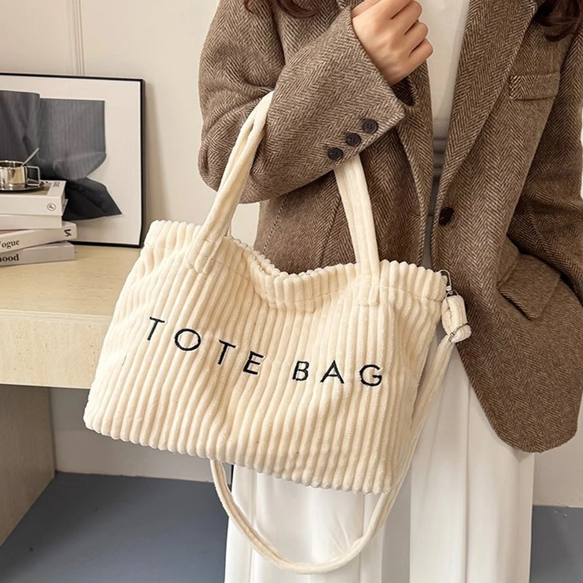 Large-Capacity Striped Velvet Shoulder Bag — Image 4