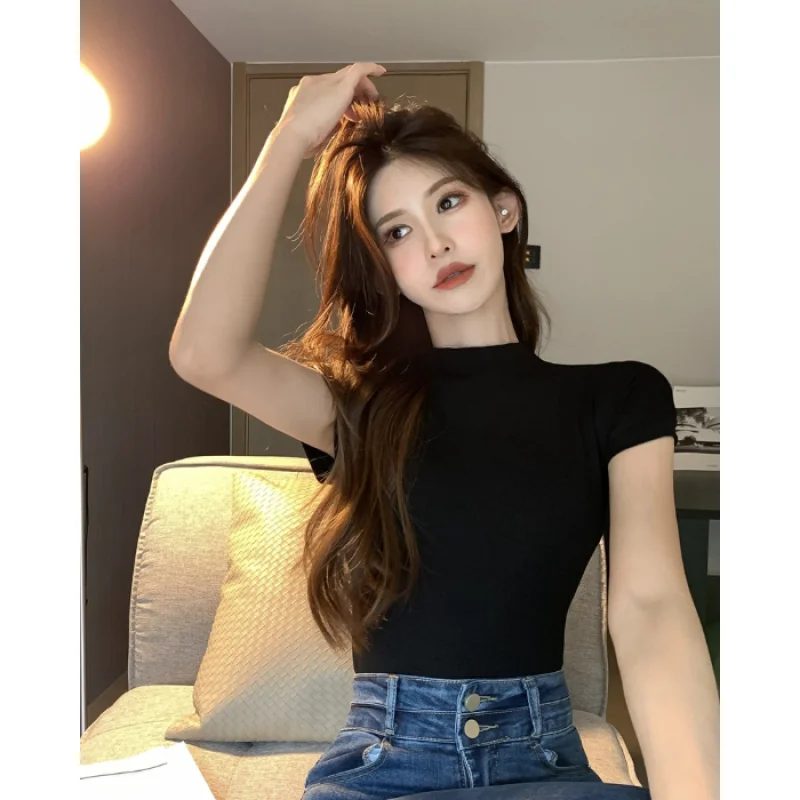 أسود