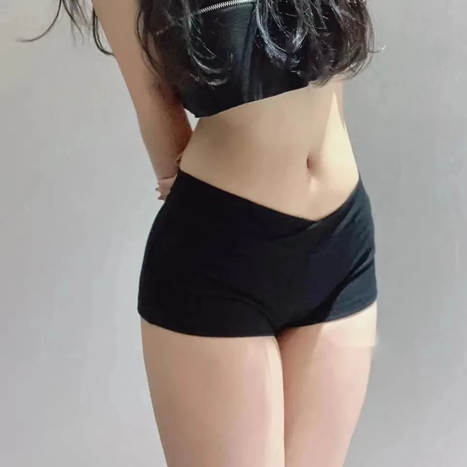 أسود
