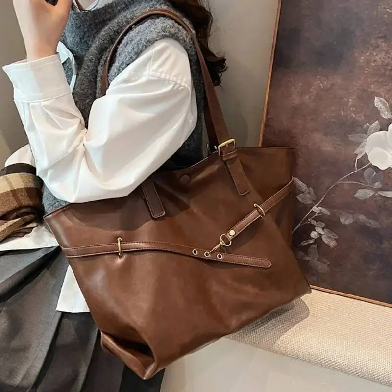 Vintage Large-Capacity Metal Tote Bag with Buckle — Image 13