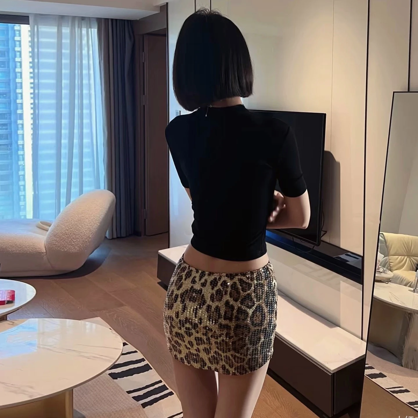 Elegant Summer High-Waisted Mini Skirt — Image 9