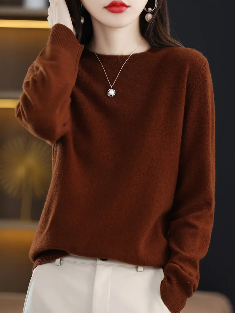 Elegant Wool Pullover — Image 9
