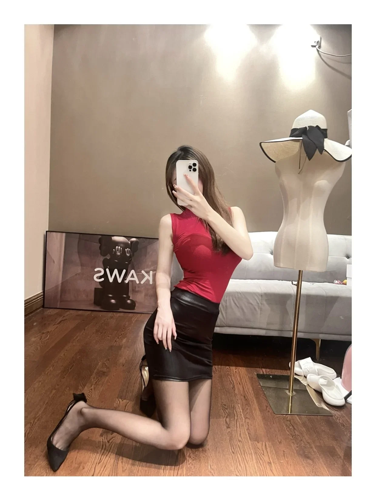 تنورة جلد قصيرة بخصر عالٍ — صورة 7