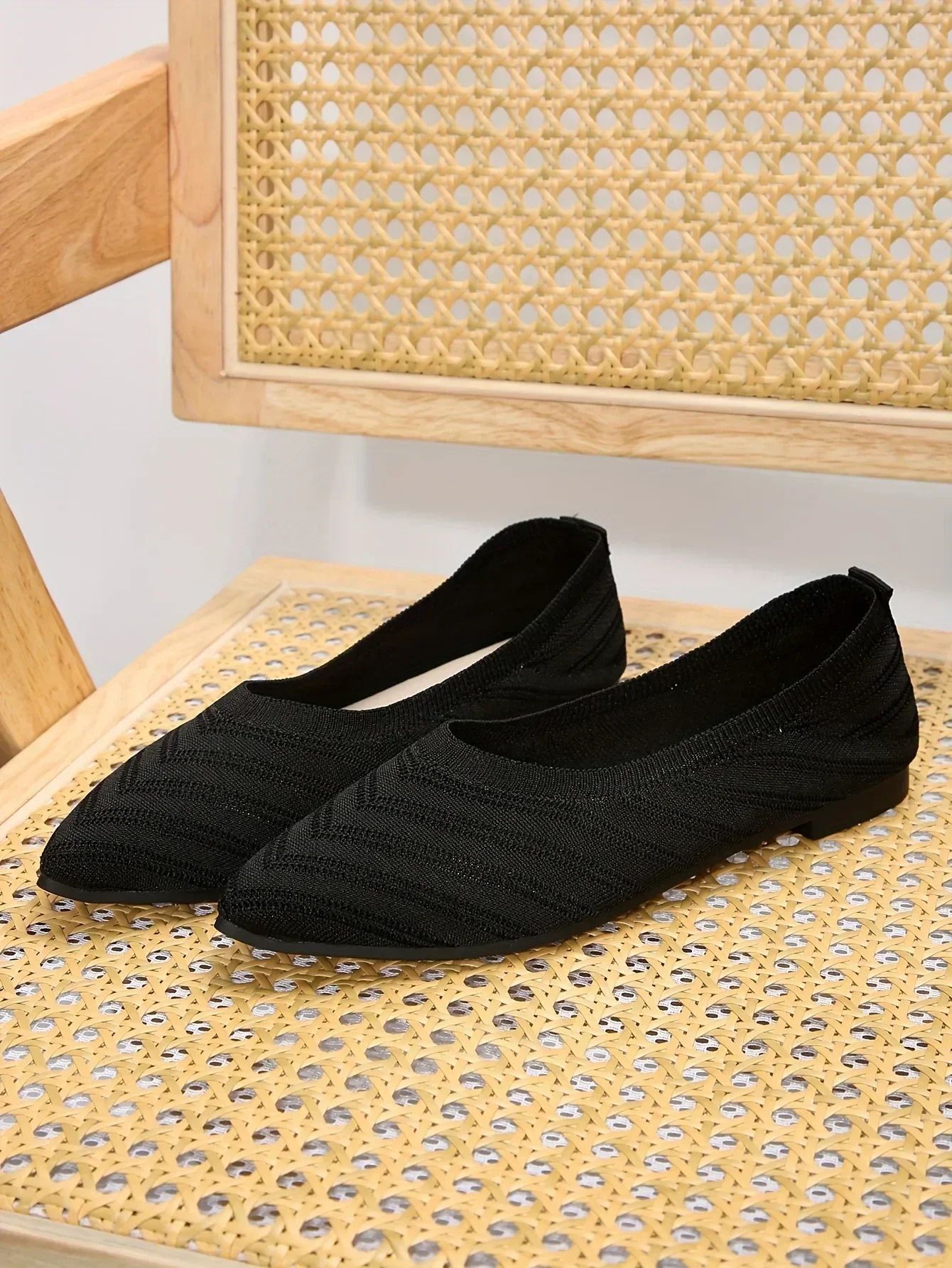 Solid Knitted Pointed-Toe Shoes — Image 13