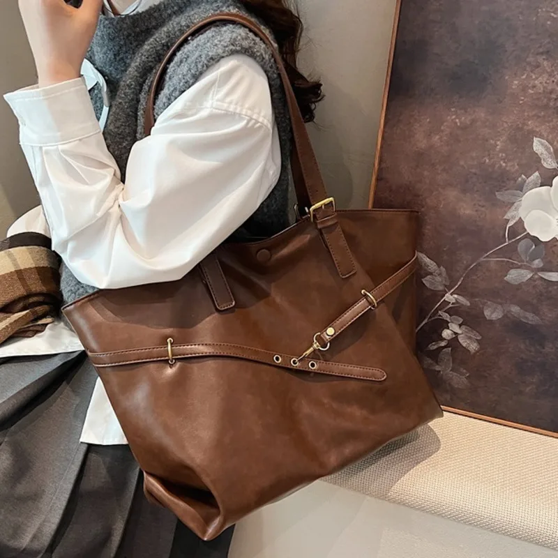 Vintage Large-Capacity Metal Tote Bag with Buckle — Image 32