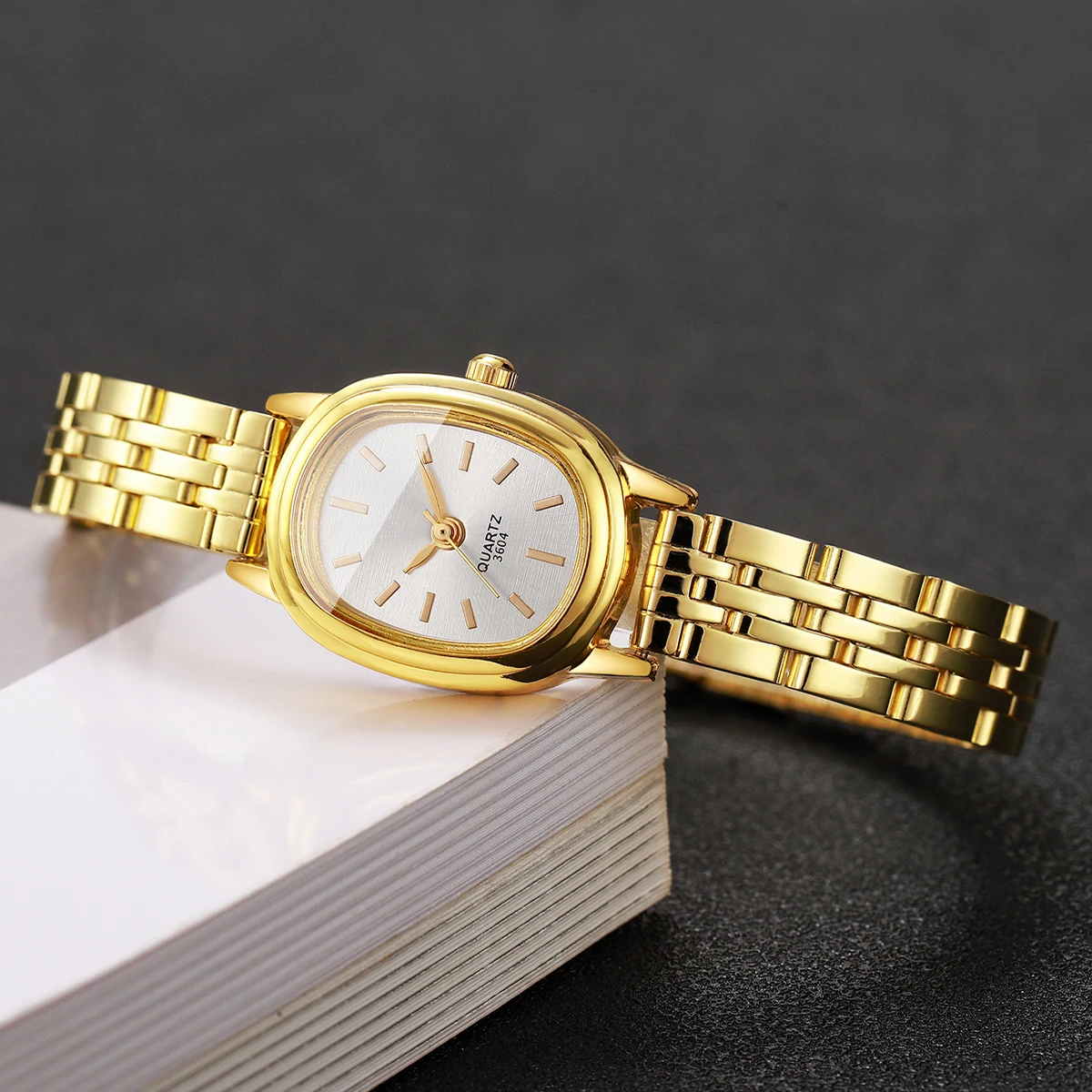 Elegant Quartz Watch — Image 4