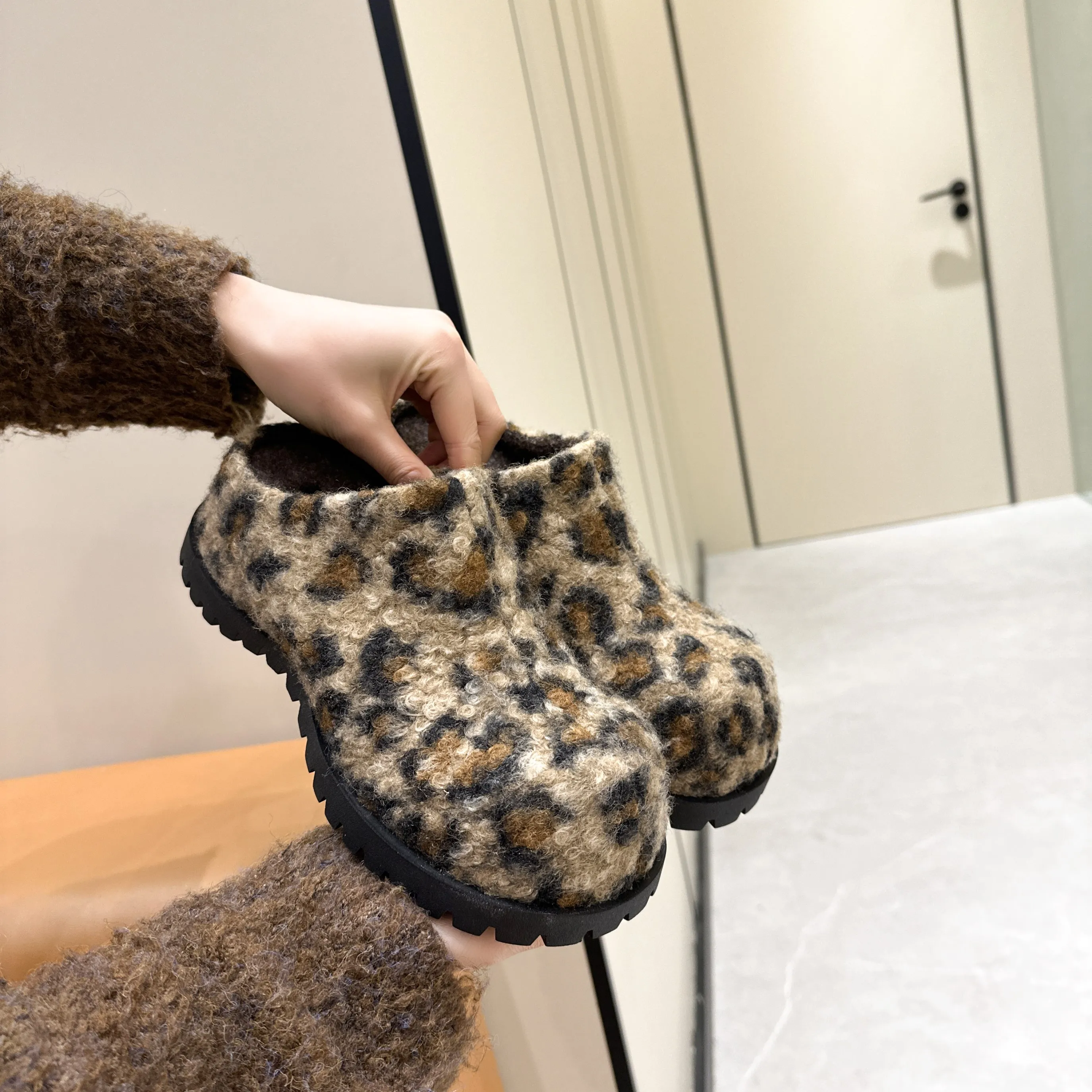 Autumn Round Slippers — Image 36