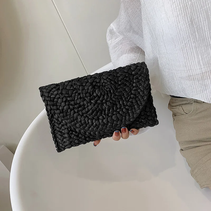 أسود