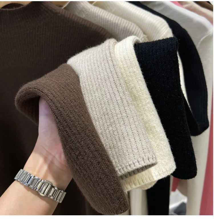Elegant Velvet Turtleneck Winter Sweater — Image 7