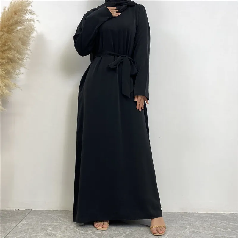 أسود