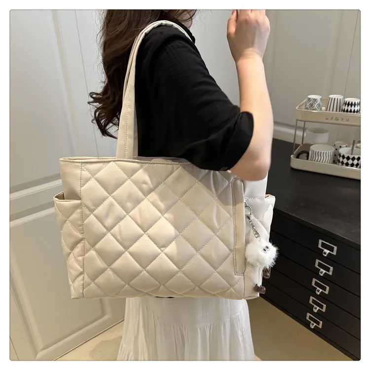 Padded Diamond Pattern Tote Bag — Image 9