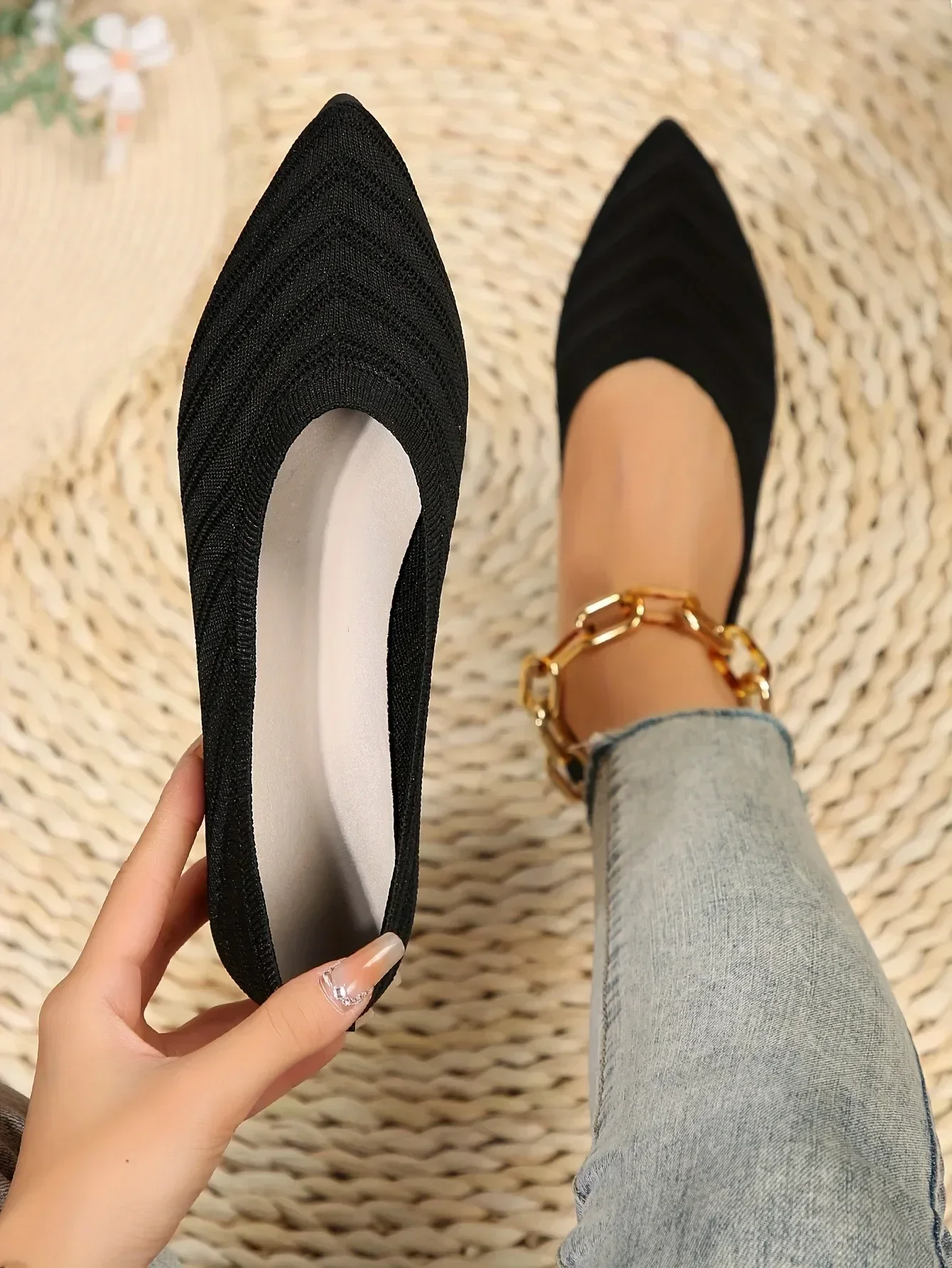 Solid Knitted Pointed-Toe Shoes — Image 9