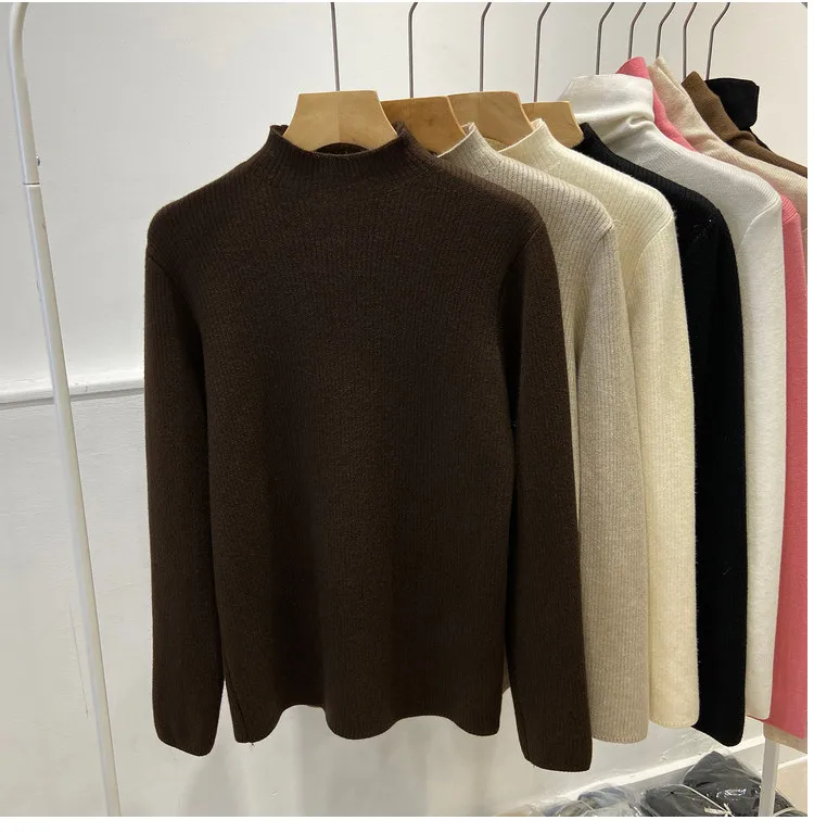 Elegant Velvet Turtleneck Winter Sweater — Image 8
