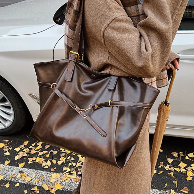 Vintage Large-Capacity Metal Tote Bag with Buckle — Image 30