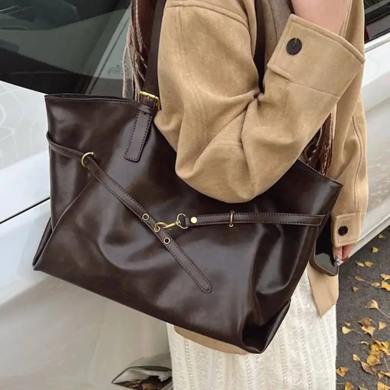 Vintage Large-Capacity Metal Tote Bag with Buckle — Image 5