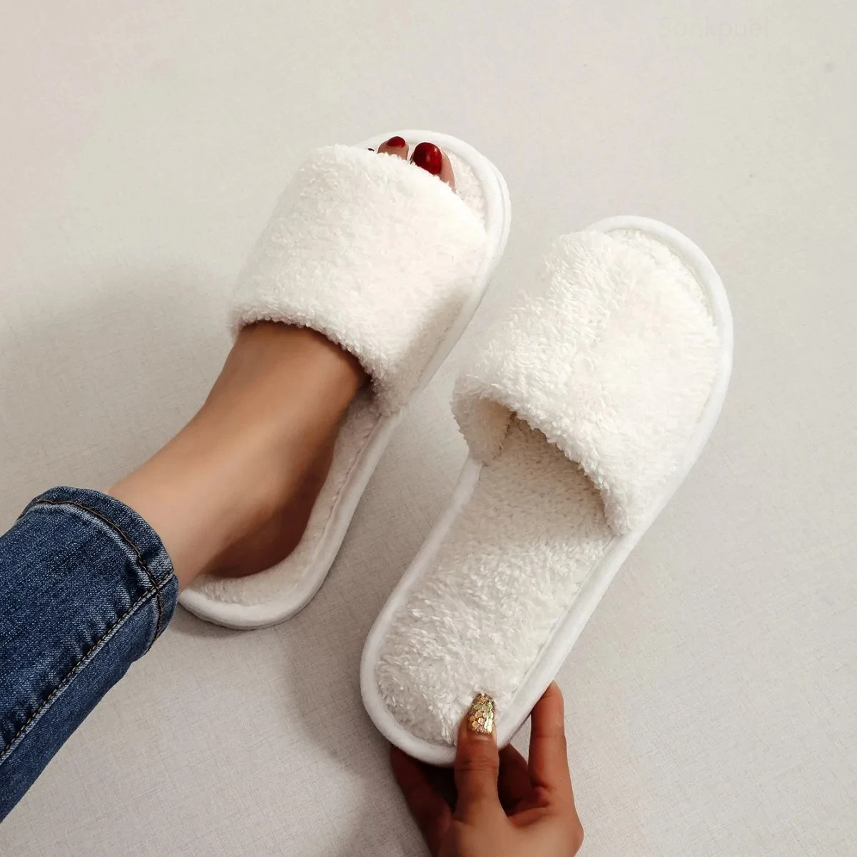 Lightweight Warm Slippers — Image 2