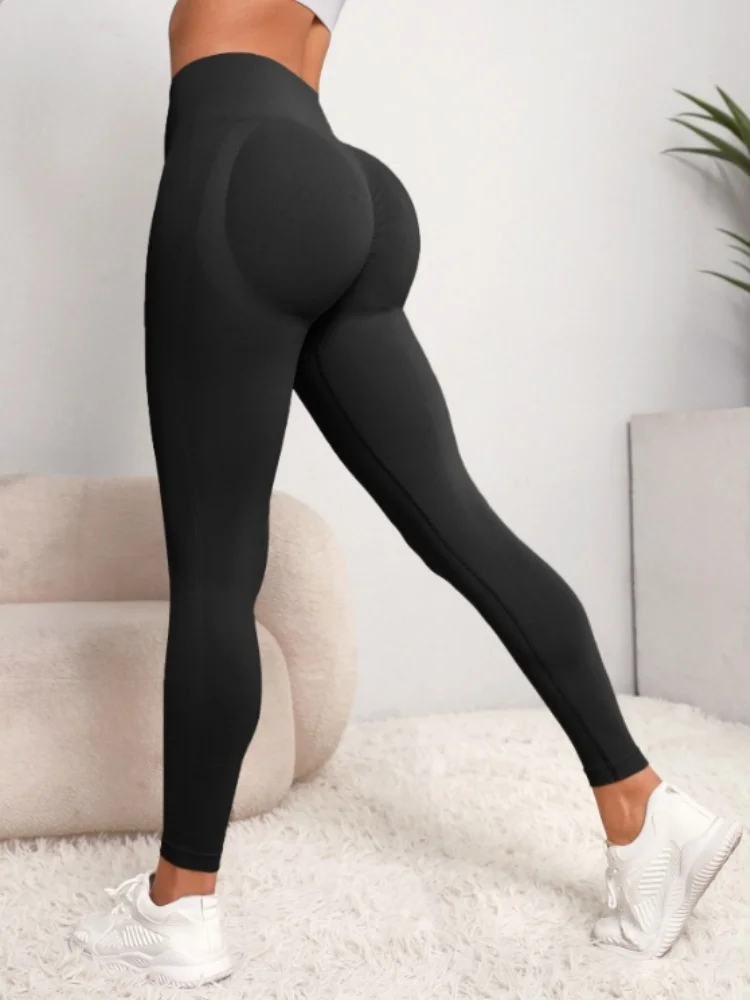 أسود