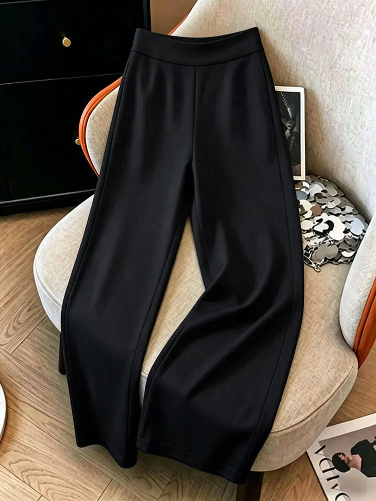 أسود