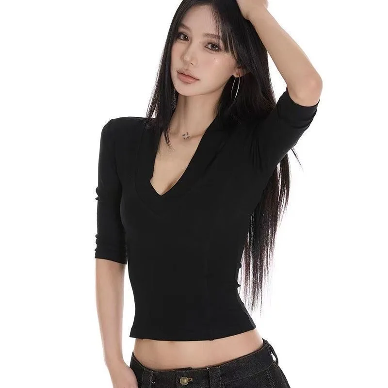 تيشيرت بأكمام قصيرة ورقبة V — صورة 10