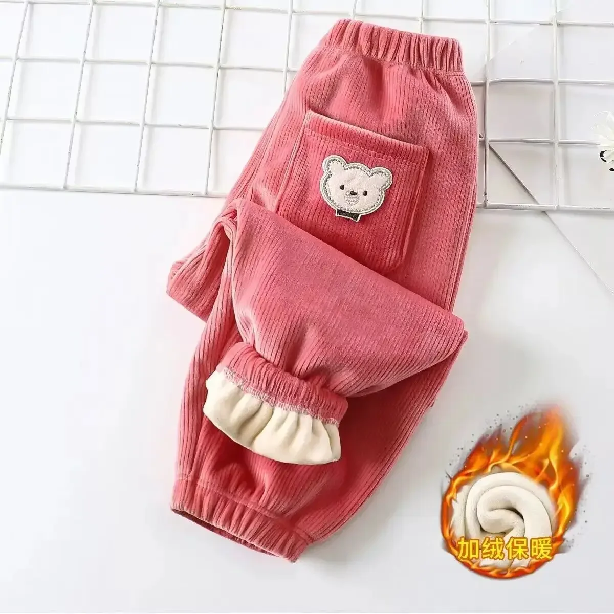 أحمر