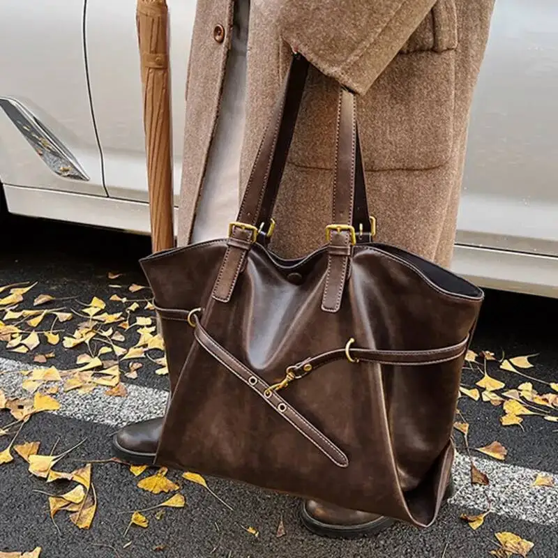 Vintage Large-Capacity Metal Tote Bag with Buckle — Image 9