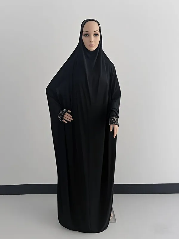 أسود