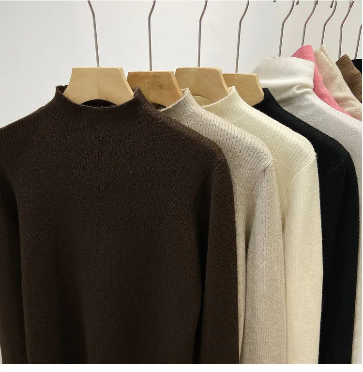 Elegant Velvet Turtleneck Winter Sweater — Image 9